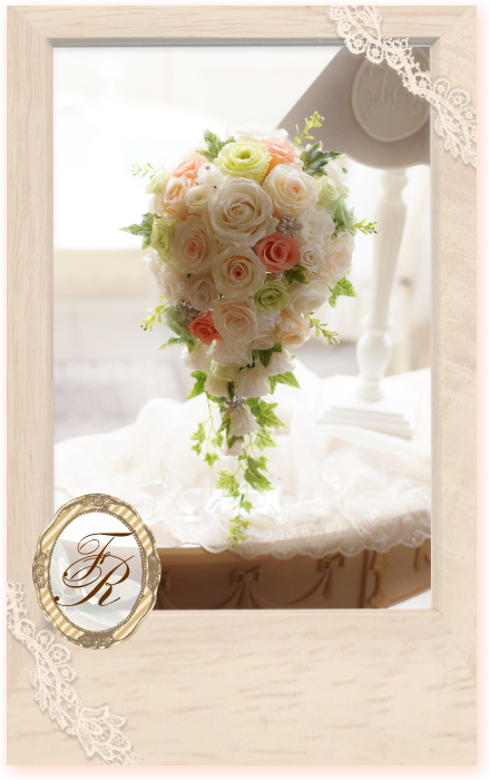 プリザーブドフラワーのキャスケードブーケ