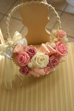 プリザーブドフラワーのアレンジをピンク系で